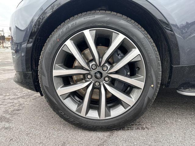 new 2026 Land Rover Discovery car, priced at $79,136