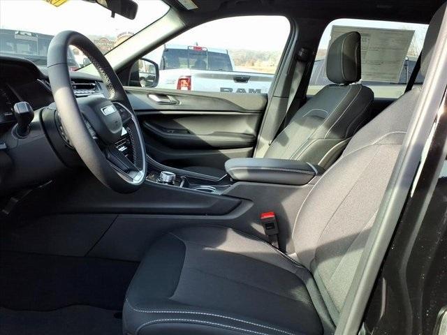 new 2025 Jeep Grand Cherokee car, priced at $41,033