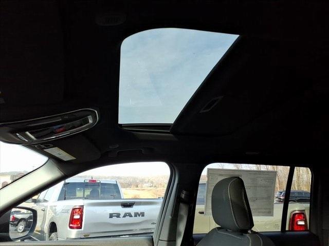 new 2025 Jeep Grand Cherokee car, priced at $41,033