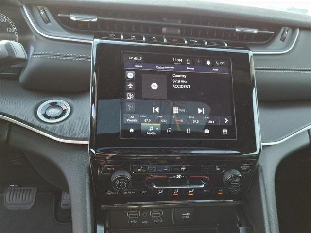 new 2025 Jeep Grand Cherokee car, priced at $41,033