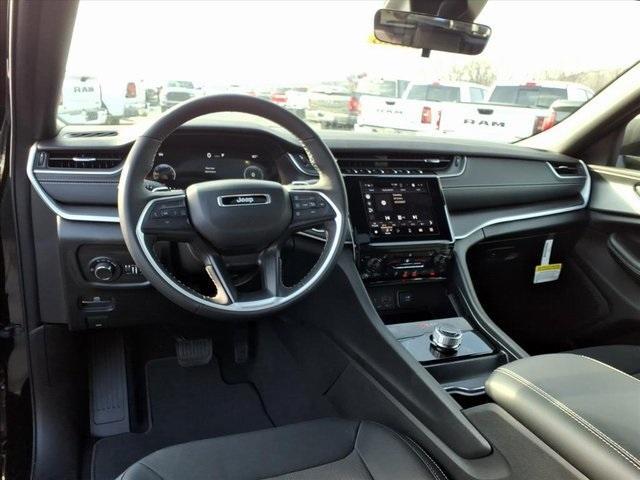 new 2025 Jeep Grand Cherokee car, priced at $41,033