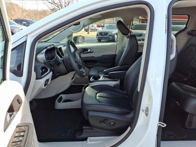 used 2024 Chrysler Pacifica car, priced at $31,000