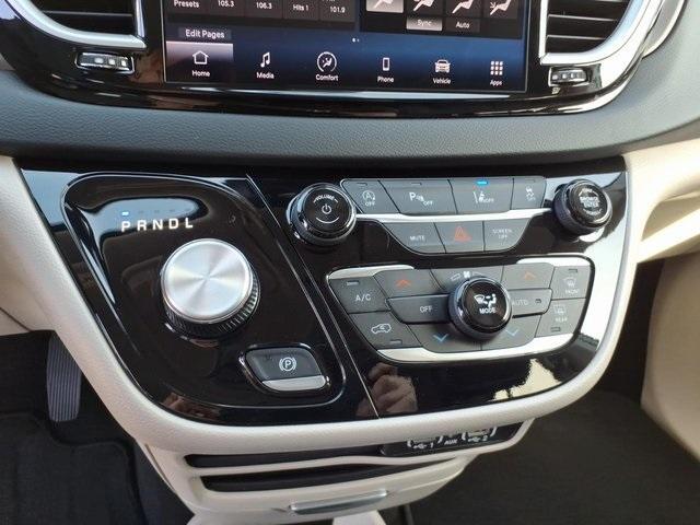 used 2024 Chrysler Pacifica car, priced at $31,000