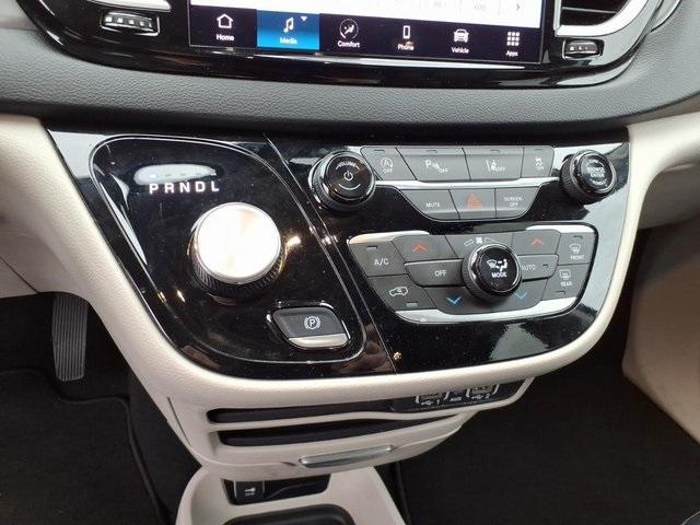 used 2024 Chrysler Pacifica car, priced at $29,500