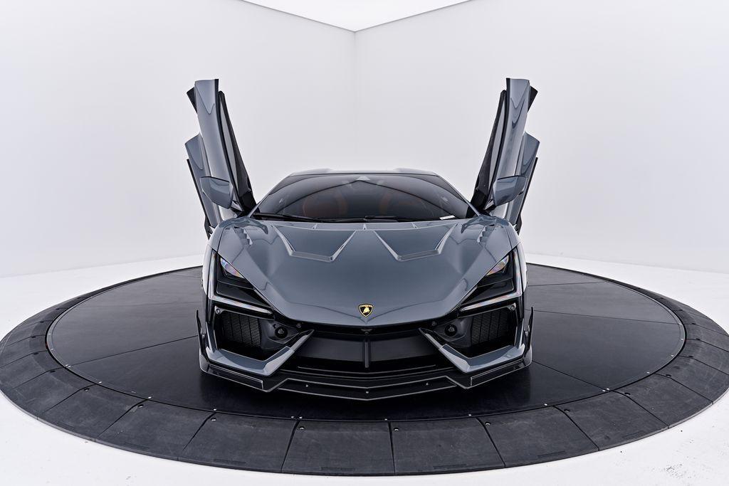 Lamborghini Revuelto view 19