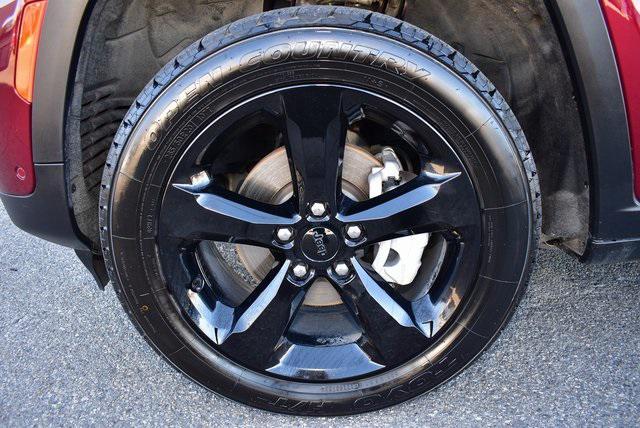 used 2024 Jeep Grand Cherokee car, priced at $28,895