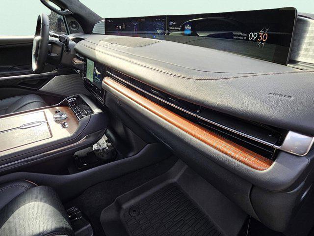 new 2025 Lincoln Navigator car, priced at $121,435