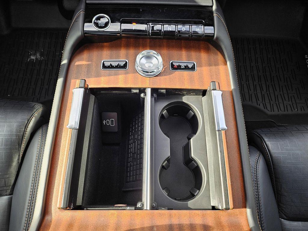 new 2025 Lincoln Navigator car, priced at $109,843