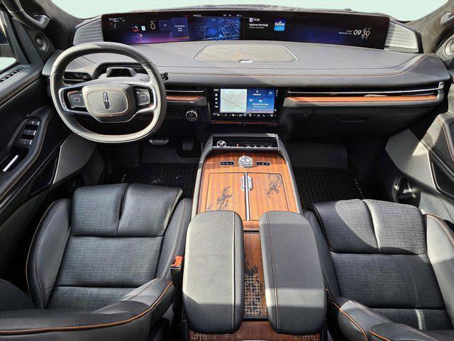 new 2025 Lincoln Navigator car, priced at $121,435
