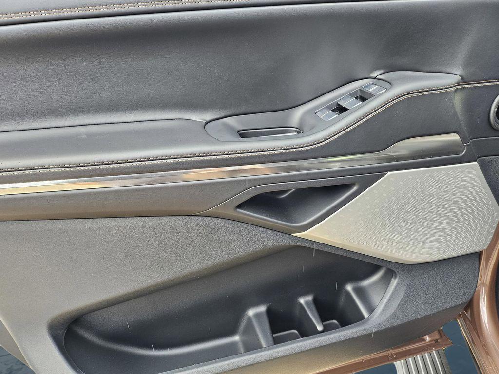 new 2025 Lincoln Navigator car, priced at $109,843