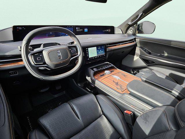 new 2025 Lincoln Navigator car, priced at $121,435