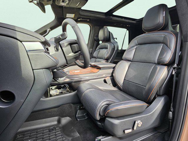 new 2025 Lincoln Navigator car, priced at $121,435