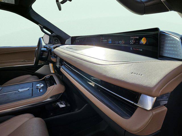 new 2025 Lincoln Navigator car, priced at $123,585