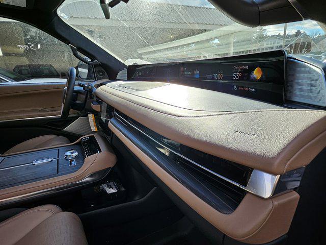 new 2025 Lincoln Navigator car, priced at $123,585