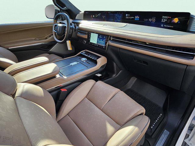 new 2025 Lincoln Navigator car, priced at $123,585