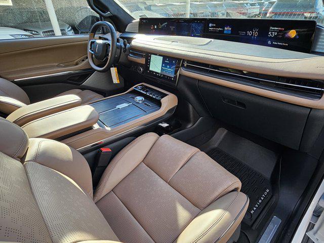 new 2025 Lincoln Navigator car, priced at $123,585