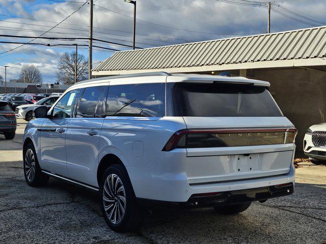 new 2025 Lincoln Navigator car, priced at $123,585