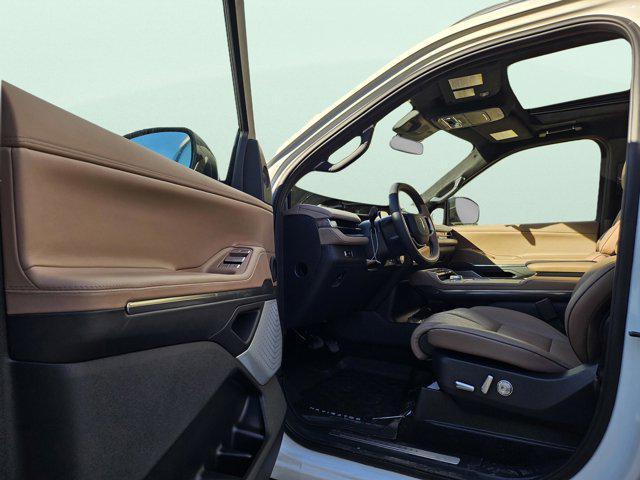 new 2025 Lincoln Navigator car, priced at $123,585