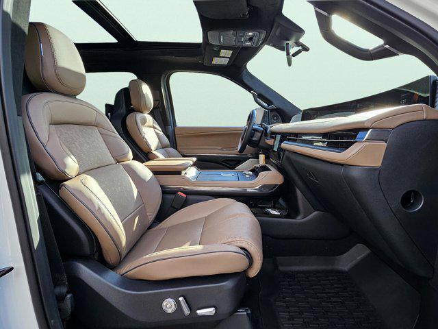 new 2025 Lincoln Navigator car, priced at $123,585