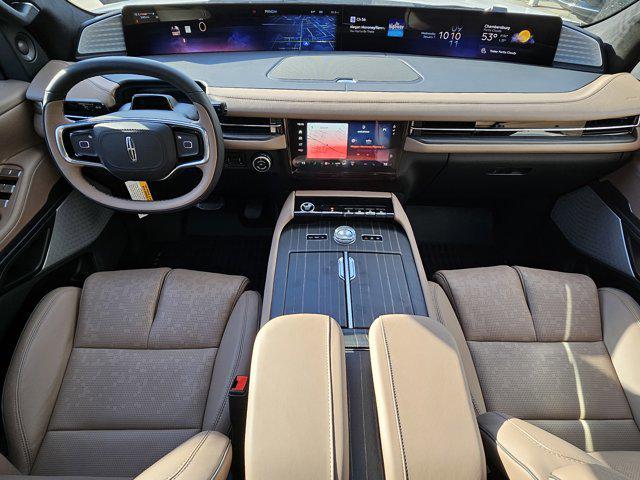 new 2025 Lincoln Navigator car, priced at $123,585
