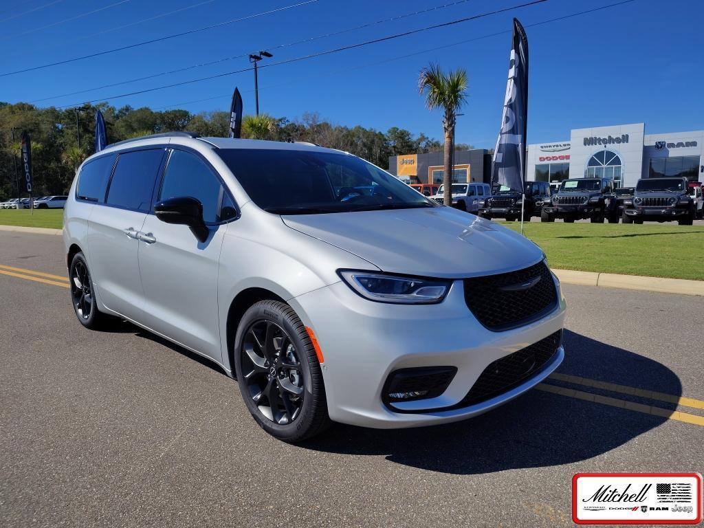 new 2026 Chrysler Pacifica car, priced at $42,631