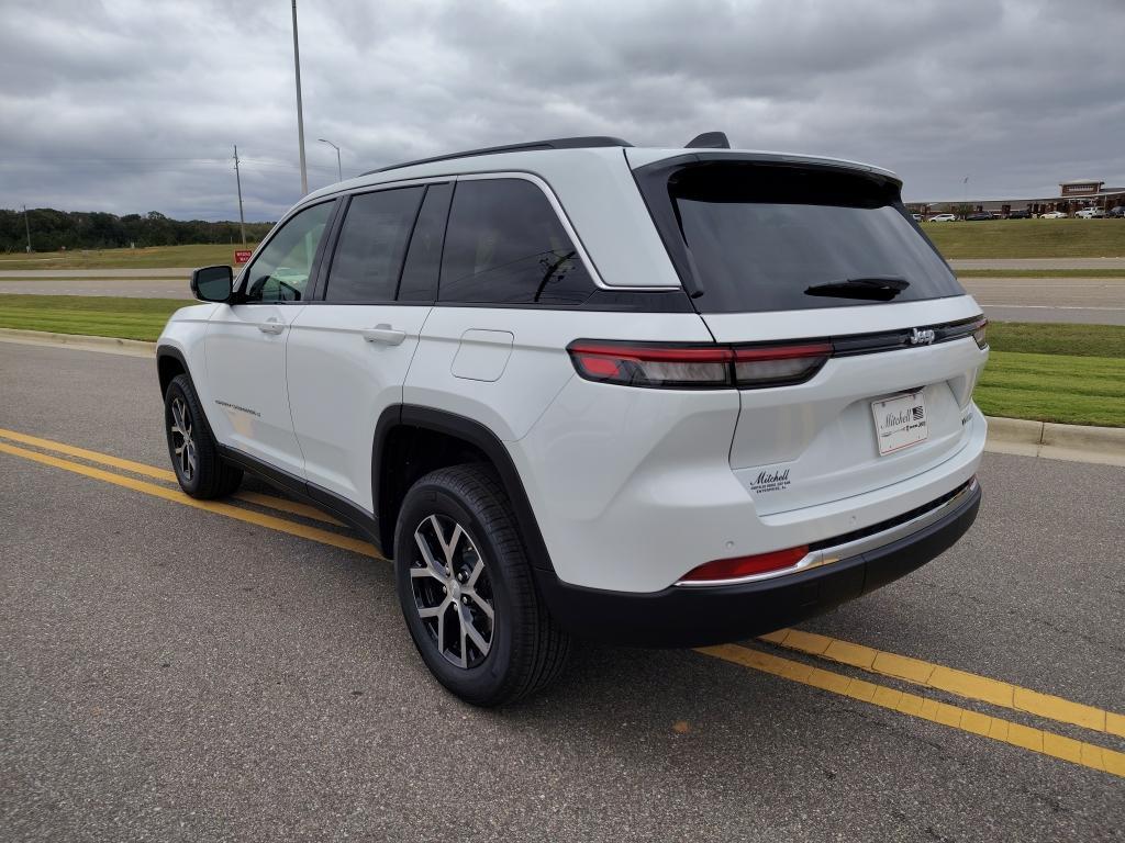 new 2025 Jeep Grand Cherokee car, priced at $39,856