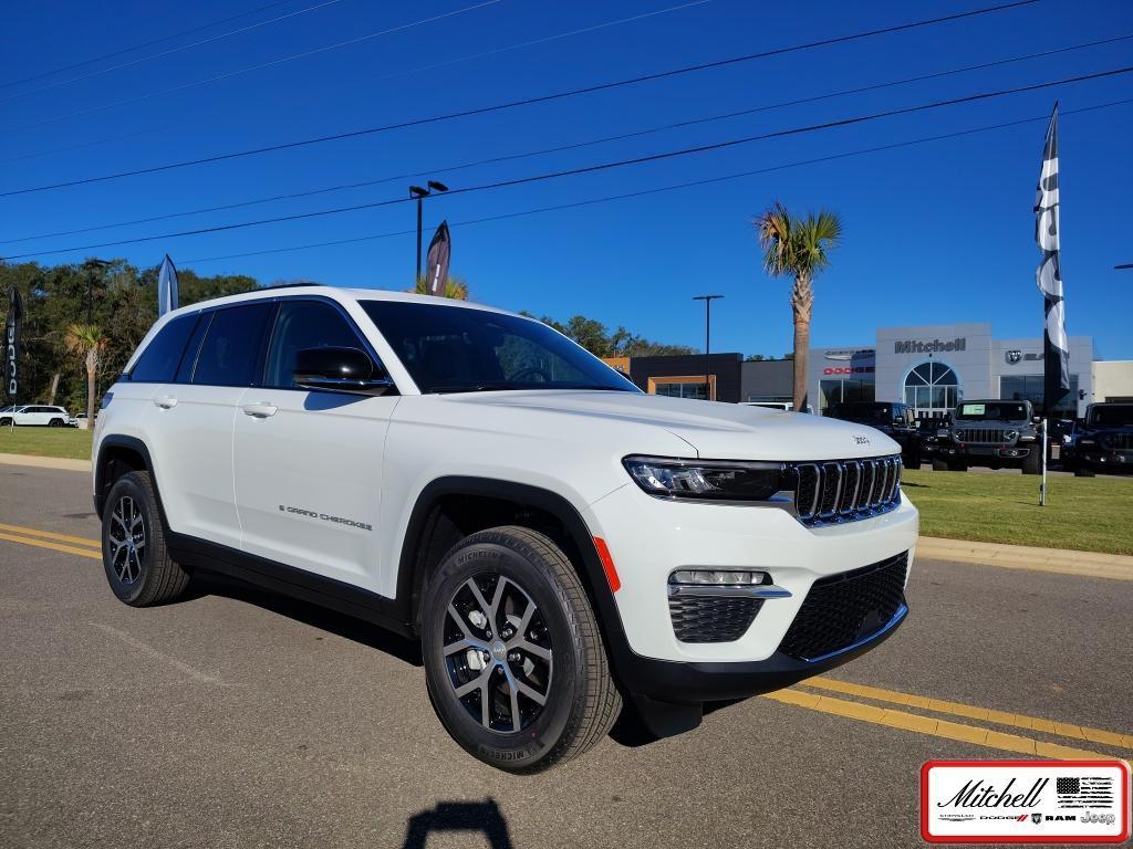 new 2025 Jeep Grand Cherokee car, priced at $39,860