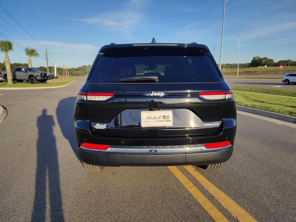new 2025 Jeep Grand Cherokee car, priced at $40,381