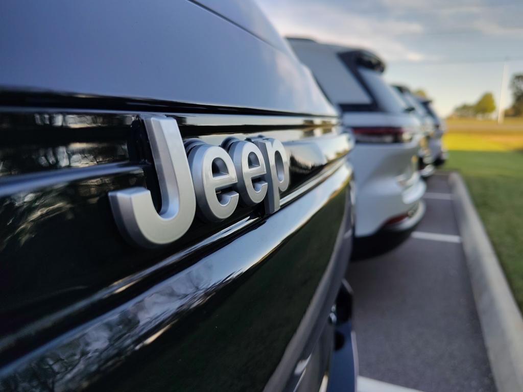 new 2025 Jeep Grand Cherokee car, priced at $40,381