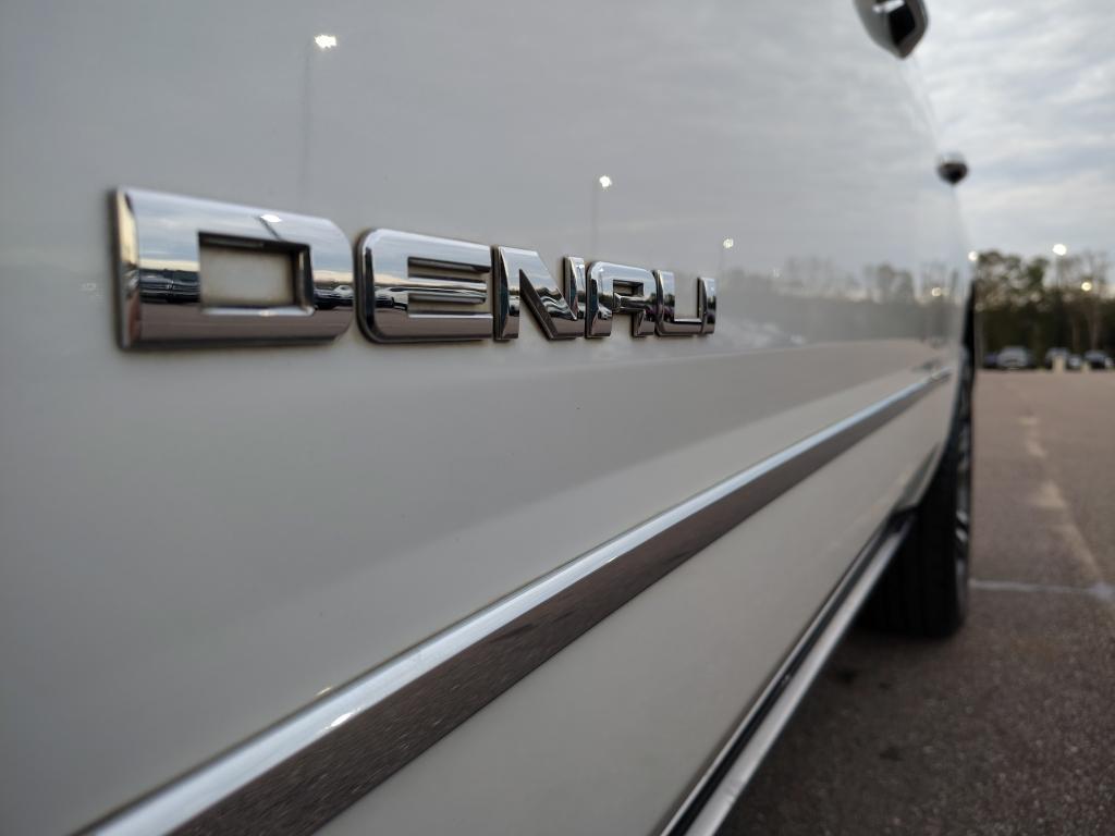 used 2018 GMC Yukon car, priced at $33,858