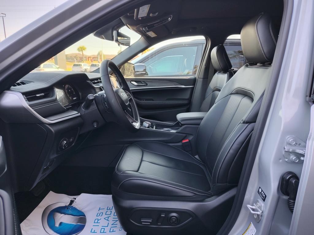 new 2025 Jeep Grand Cherokee car, priced at $47,583