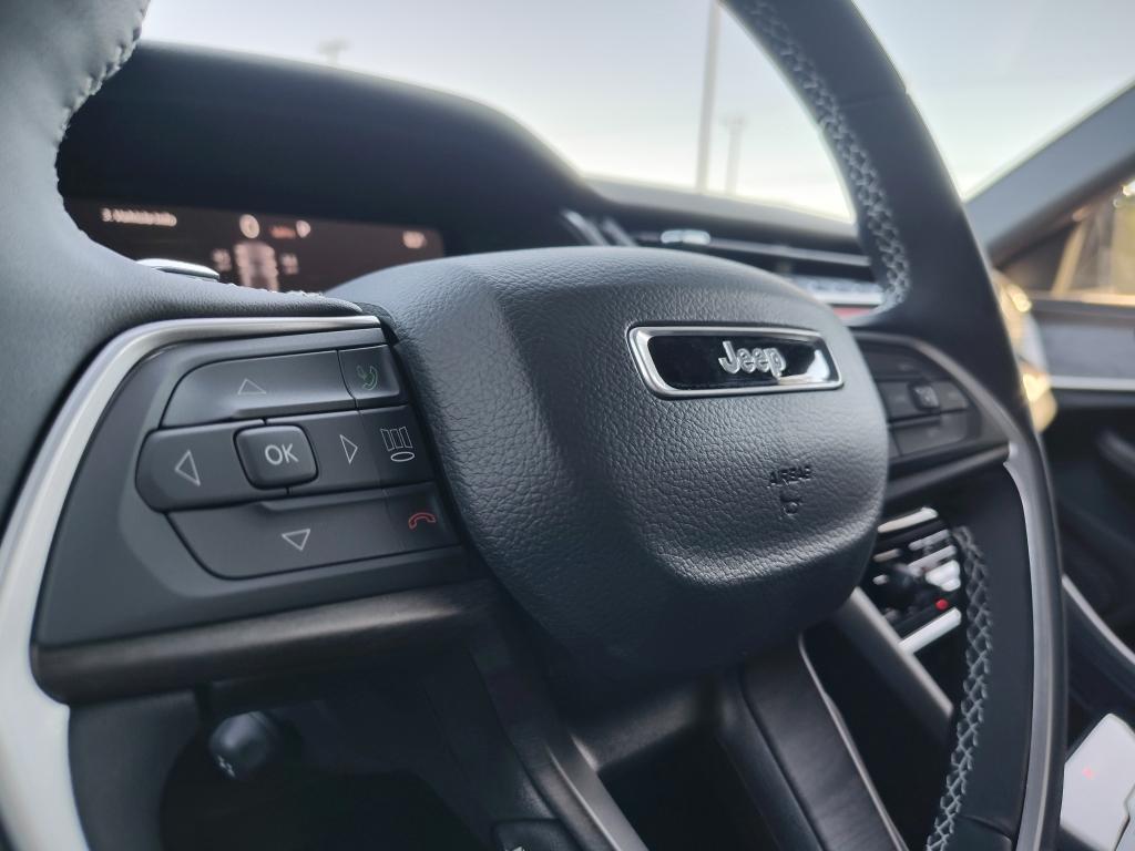 new 2025 Jeep Grand Cherokee car, priced at $47,583