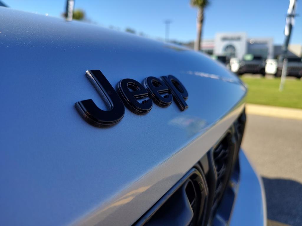 new 2025 Jeep Grand Cherokee car, priced at $47,583