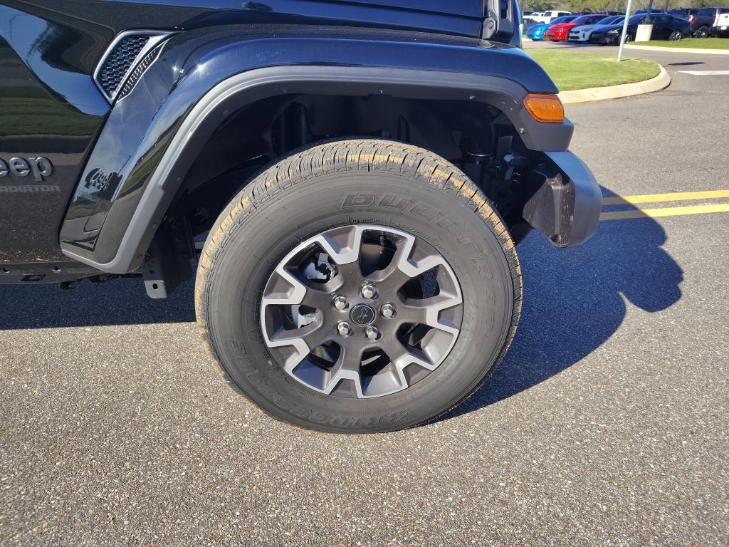 new 2025 Jeep Gladiator car, priced at $52,358