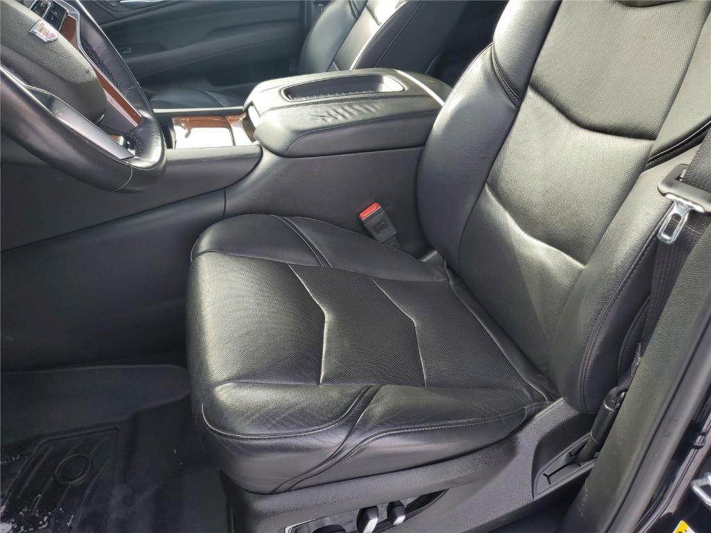 used 2018 Cadillac Escalade ESV car, priced at $32,752