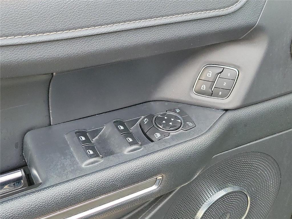 used 2024 Ford Expedition car, priced at $45,595