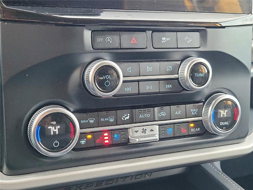 used 2024 Ford Expedition car, priced at $45,595