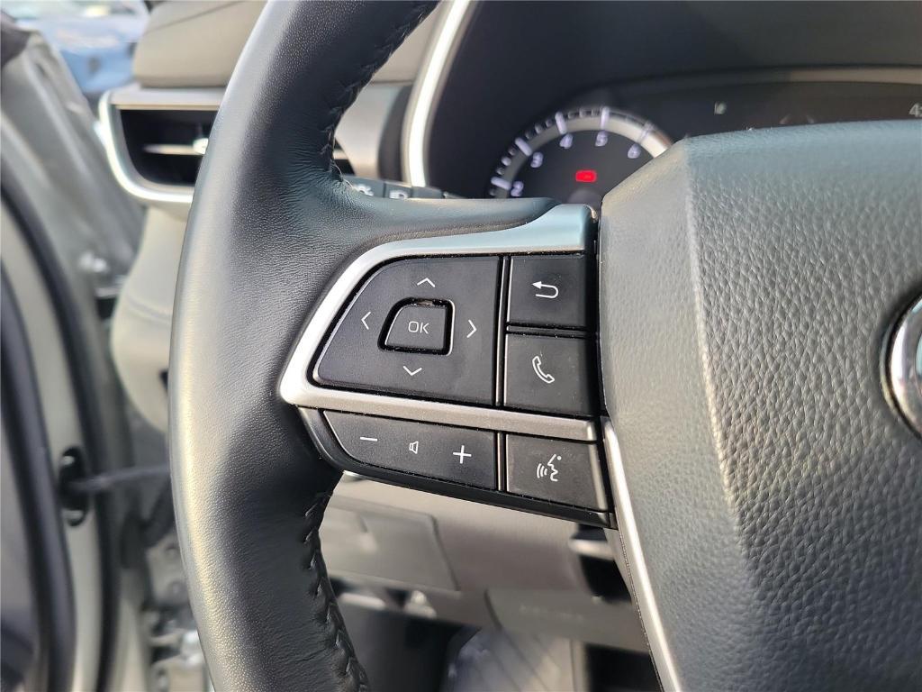 used 2023 Toyota Highlander car, priced at $29,500