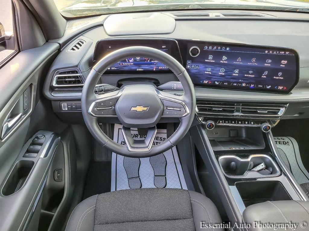 used 2025 Chevrolet Traverse car, priced at $33,995