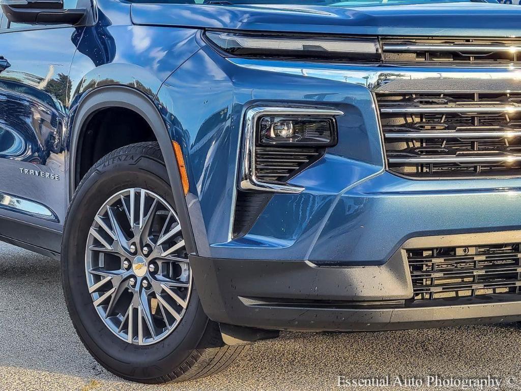 used 2025 Chevrolet Traverse car, priced at $33,995