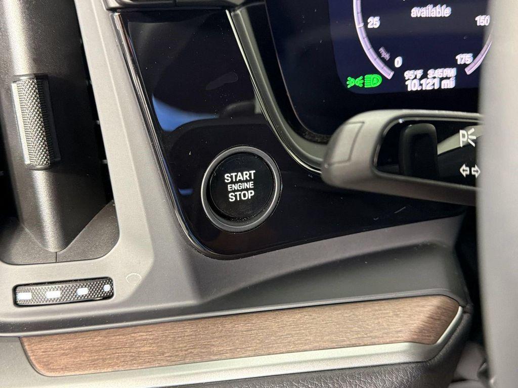 used 2026 Porsche Cayenne car, priced at $100,021