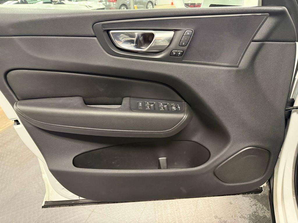 used 2022 Volvo XC60 car, priced at $34,075