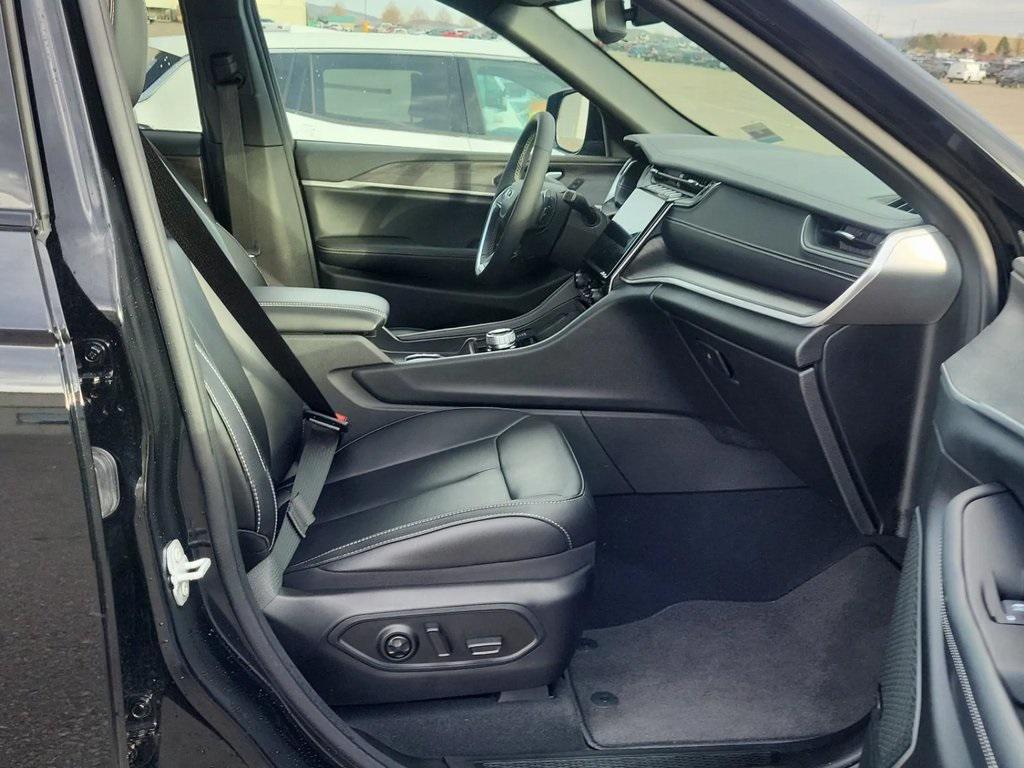 used 2024 Jeep Grand Cherokee car, priced at $38,950