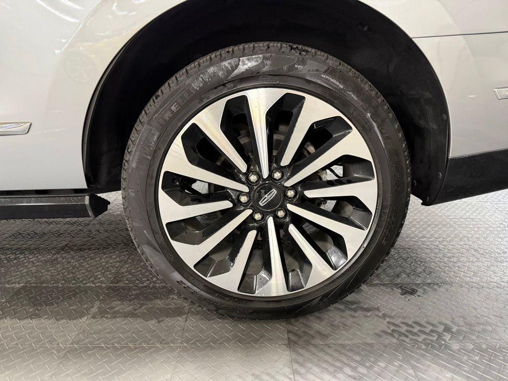 used 2024 Lincoln Navigator car, priced at $78,075
