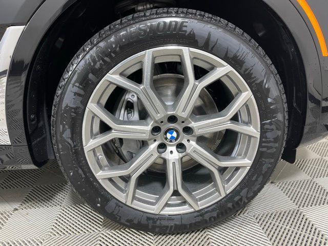 new 2026 BMW X7 car, priced at $92,300