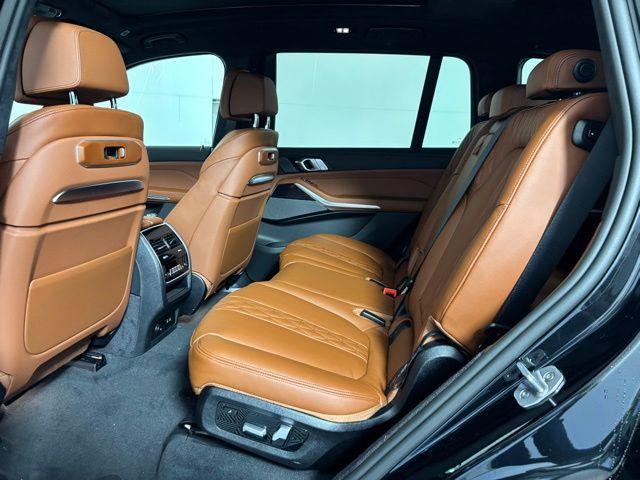 new 2027 BMW X7 car