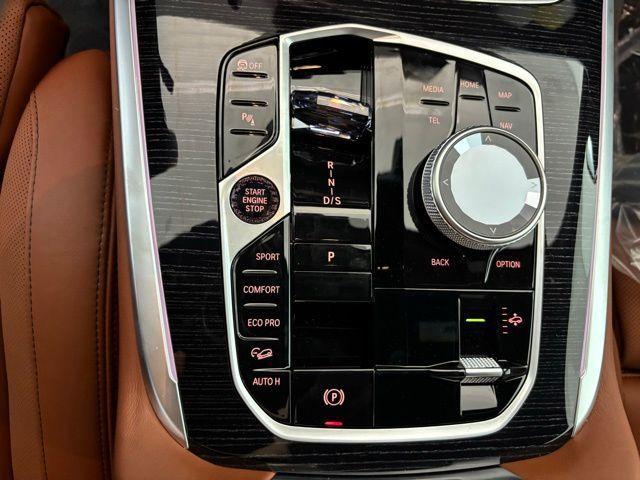new 2027 BMW X7 car