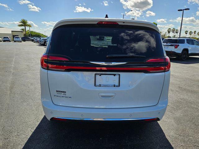 new 2025 Chrysler Pacifica car, priced at $41,984