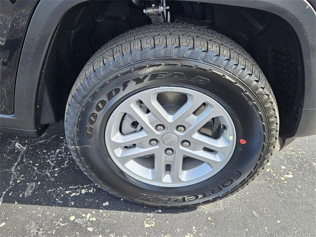 new 2025 Jeep Grand Cherokee car, priced at $37,339