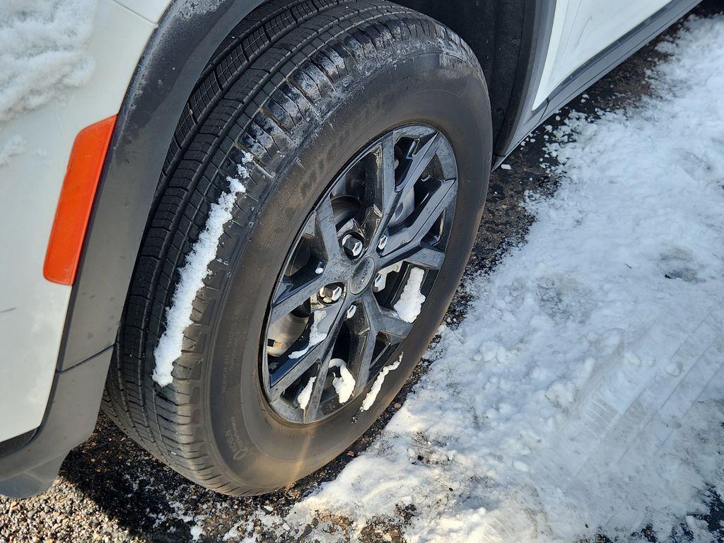 used 2024 Jeep Grand Cherokee L car, priced at $30,144